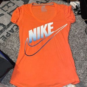 Nwot orange Nike loose fit xs tee
